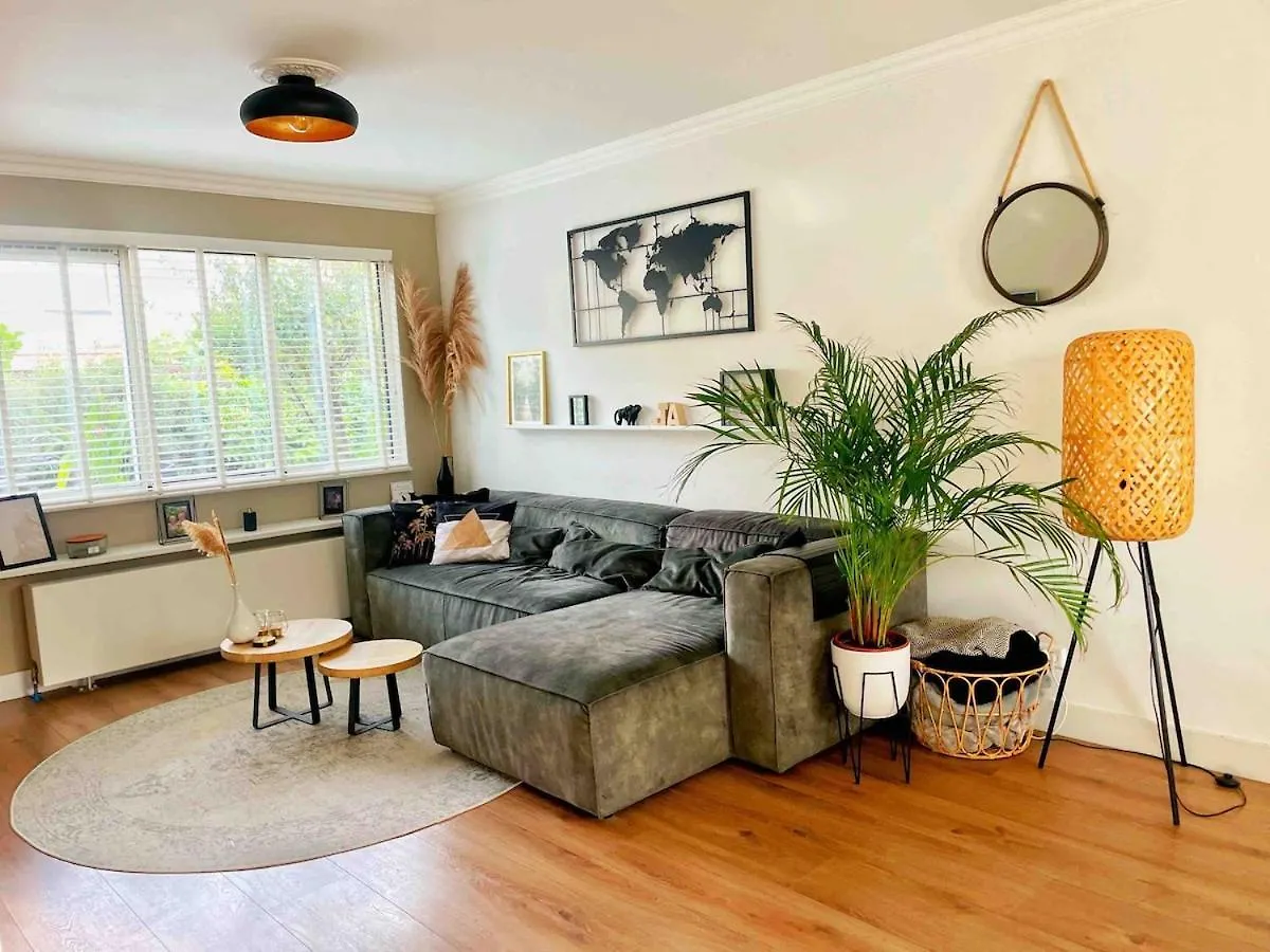 Spacious And Cozy House With Affordable Parking Amsterdam